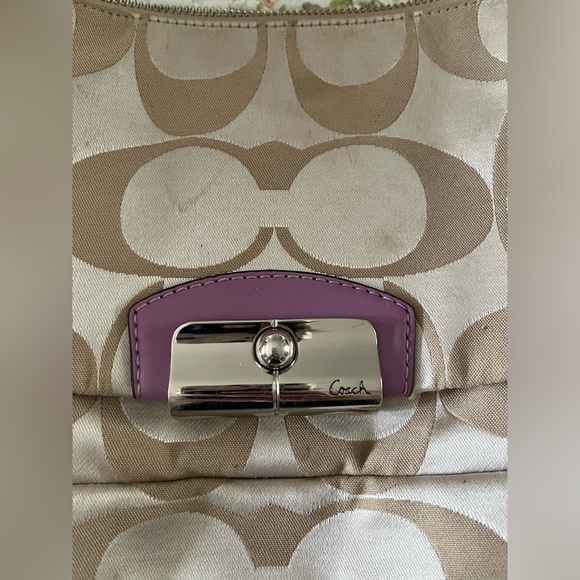 Like new condition Coach Kristen kisslock purse - Picture 5 of 8